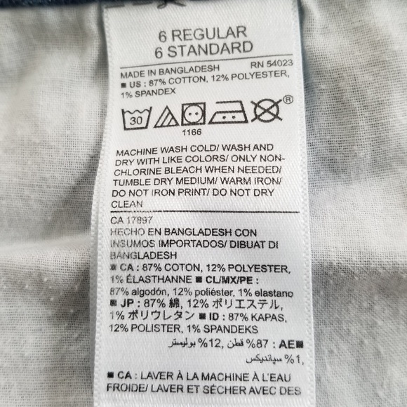 Old‎ Navy Semi-Fitted Dark Wash Stretch Cuffed Jean Shorts Sz. 6 - Picture 5 of 5